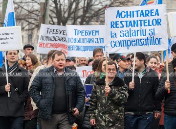 Angajații Căilor Ferate din Moldova au reluat protestele