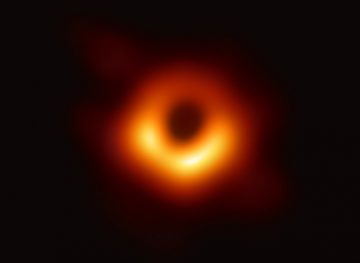 Вглядываясь в бездну. Первая в истории фотография черной дыры