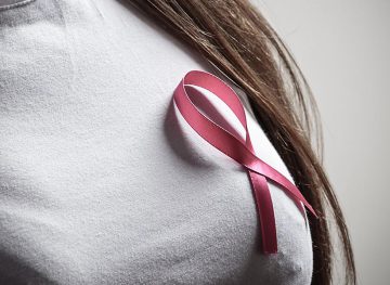 Женщин призывают регулярно обследоваться на рак молочной железы