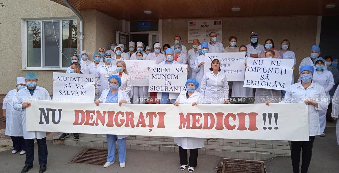 Un strigăt disperat: „Nu denigrați medicii!”, „Nu ne impuneți să emigrăm!”
