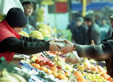 Молдаване тратят на продукты питания больше, чем на здоровье, отдых и образование