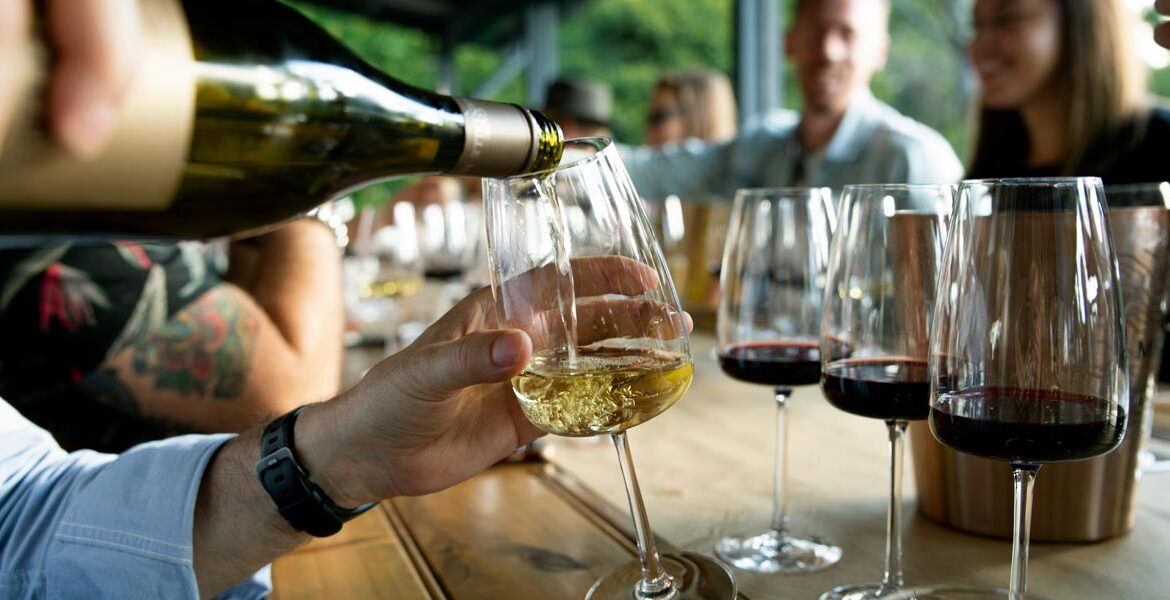 Bucuria vieții într-un pahar: vinul ca magnet al longevității
