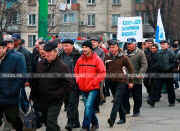 Железнодорожники протестуют из-за задолженности по зарплате