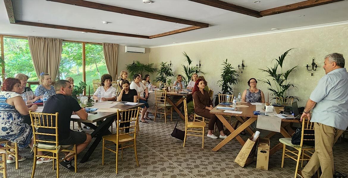 Femeile din „SINDICONS”, instruite în ceea ce privește drepturile la locul de muncă