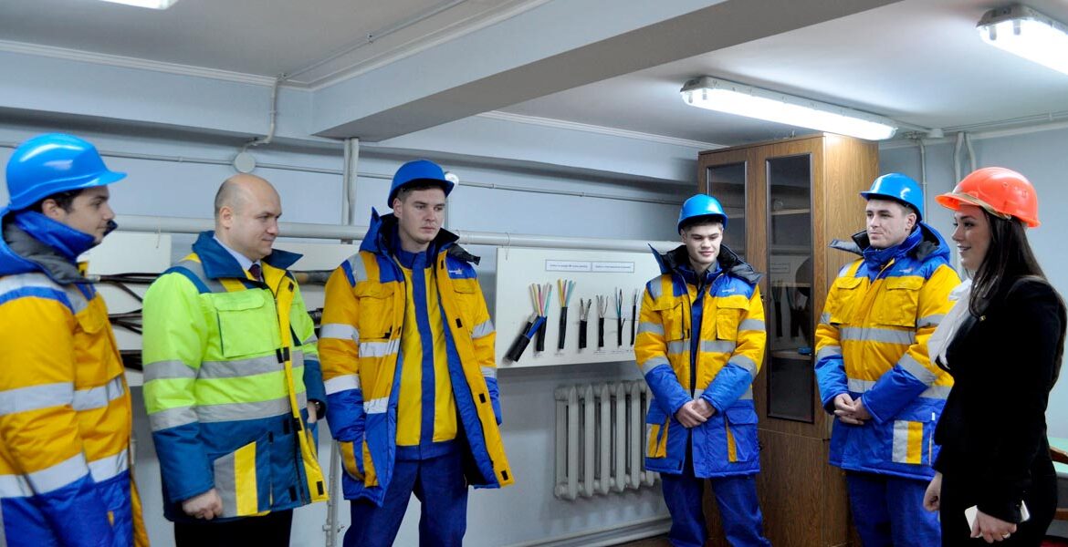 Ajutor lunar de trei mii de lei pentru tinerii care se angajează acasă