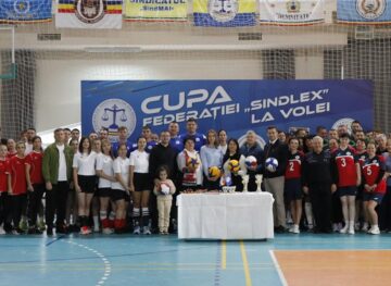 Au schimbat sala de ședințe cu terenul de volei pentru a consolida unitatea