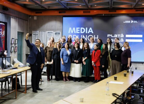 Femeile din Republica Moldova câștigă cu 16,6% mai puțin decât bărbații – sindicatele cer acțiuni concrete pentru egalitate salarială