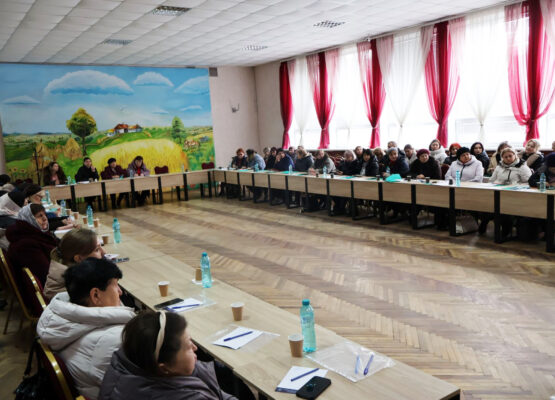 Drepturile lucrătorilor cu responsabilități familiale, discutate în cadrul unei activități organizate de CNSM la Edineț