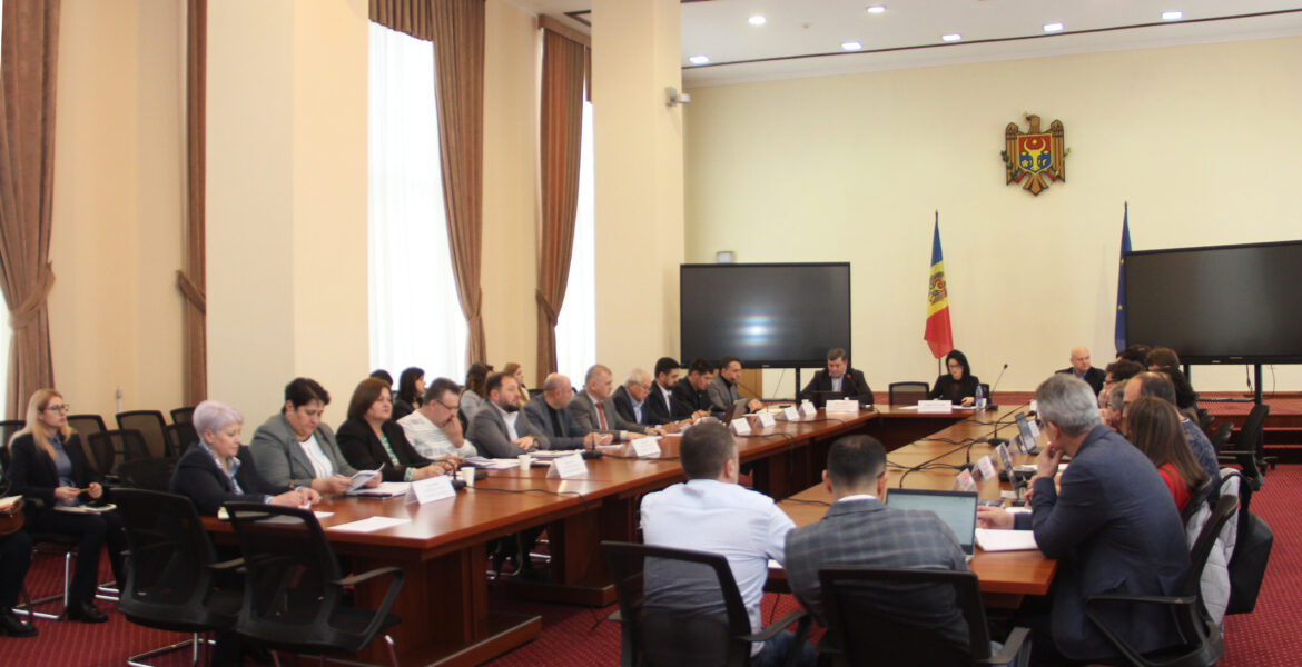 Măsuri pentru protecția drepturilor salariaților, discutate în ședință Comisiei naționale pentru consultări și negocieri colective