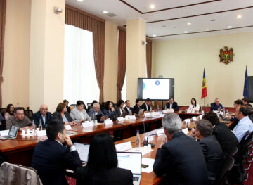 Salariul minim, concediile și modificările legislative, discutate în cadrul Comisiei naționale pentru consultări și negocieri colective