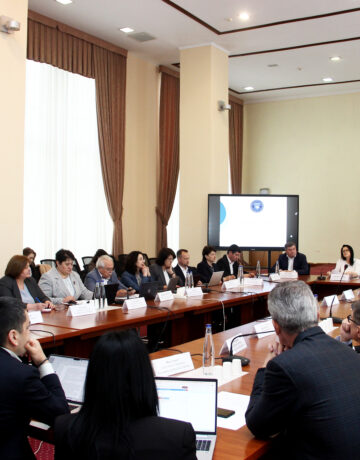 Salariul minim, concediile și modificările legislative, discutate în cadrul Comisiei naționale pentru consultări și negocieri colective