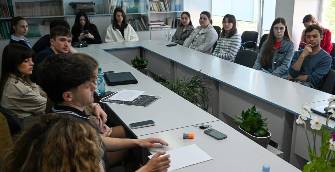 Studenții de la USM, informați de sindicate despre echilibrul dintre viața profesională și cea de familie